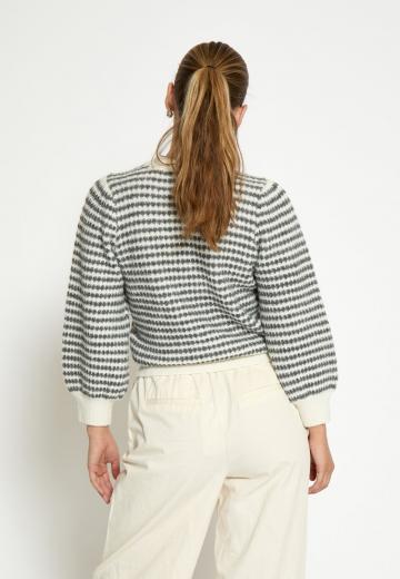 Пуловер с рукавом три четверти