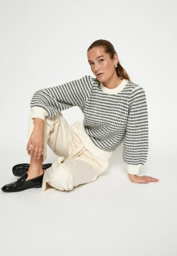 Пуловер с рукавом три четверти