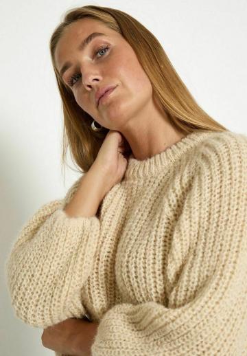 Пуловер с рукавом три четверти