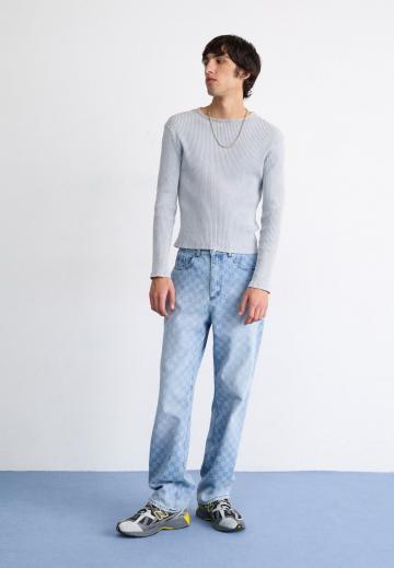 Прямые джинсы