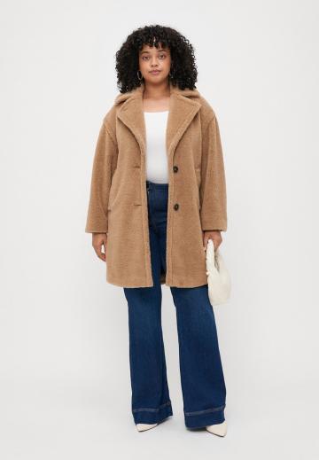 Короткое пальто