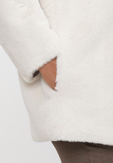 Короткое пальто