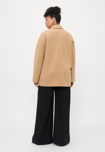 Короткое пальто