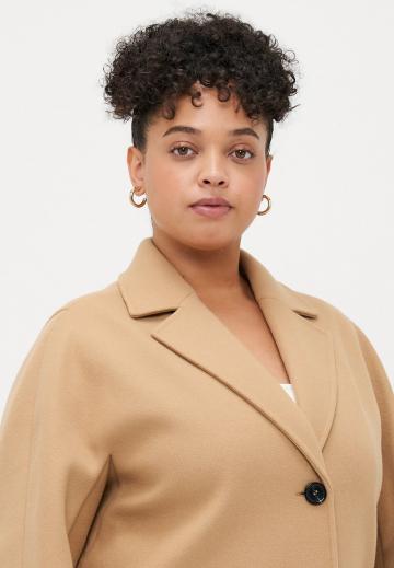 Короткое пальто