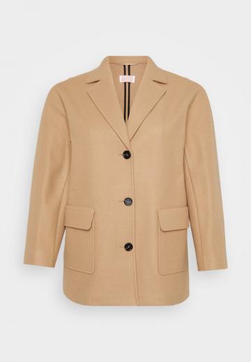 Короткое пальто