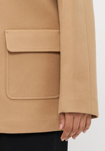 Короткое пальто