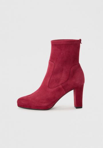 Высокие сапоги