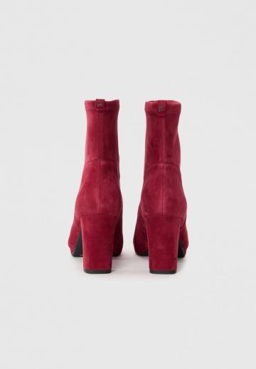 Высокие сапоги