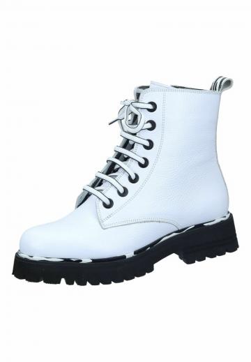 Ботинки на шнуровке