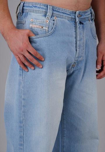 Прямые джинсы