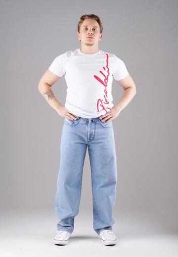 Прямые джинсы