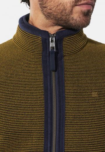 Вязаная кофта