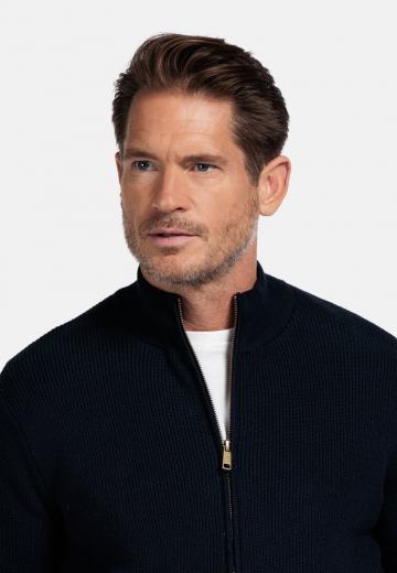 Вязаная кофта