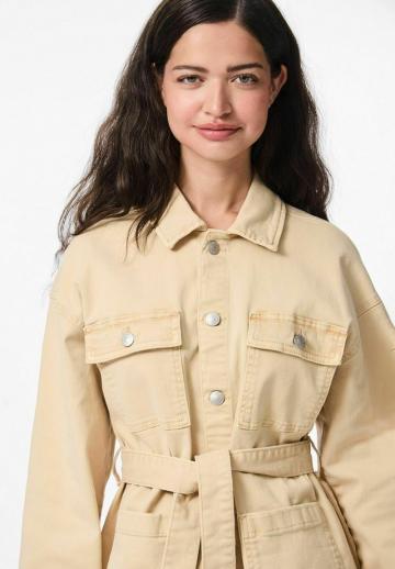 Куртка с накладнымит карманами