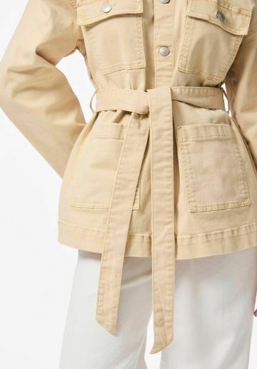 Куртка с накладнымит карманами