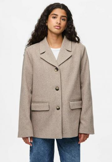 Короткое пальто