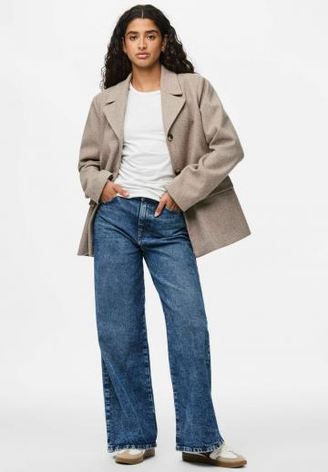 Короткое пальто