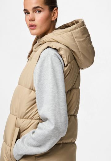 Длинный жилет