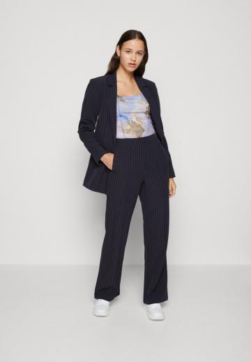 Длинный блейзер