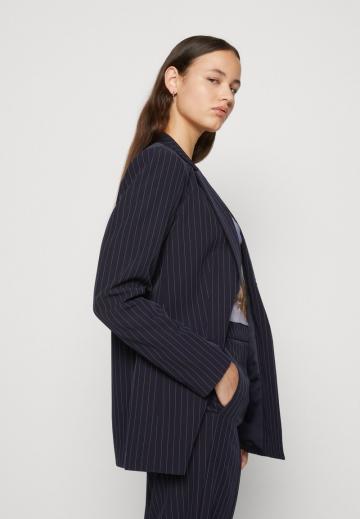 Длинный блейзер