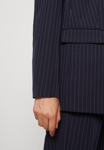 Длинный блейзер