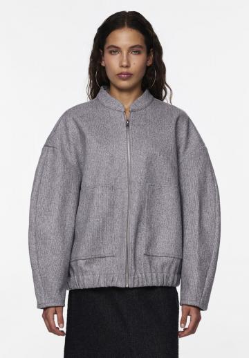 Куртка с накладнымит карманами