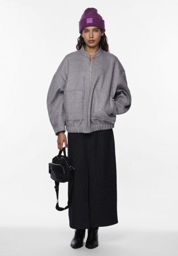 Куртка с накладнымит карманами