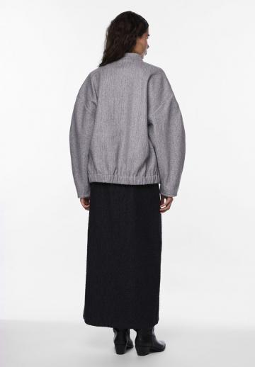 Куртка с накладнымит карманами