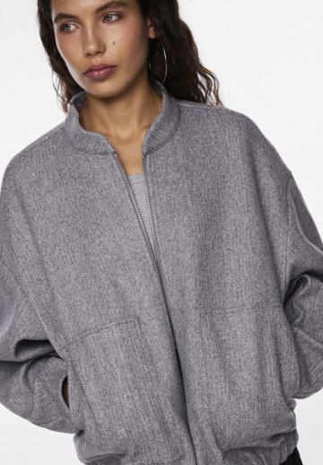 Куртка с накладнымит карманами