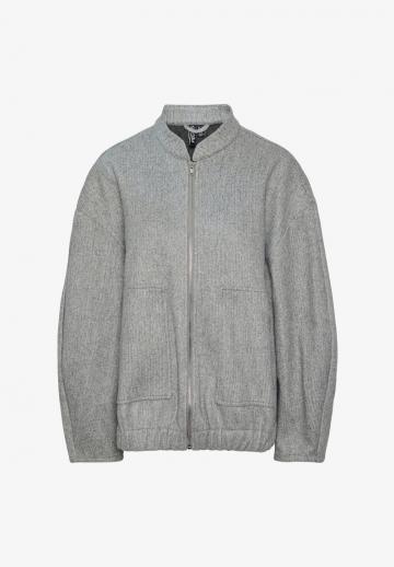 Куртка с накладнымит карманами