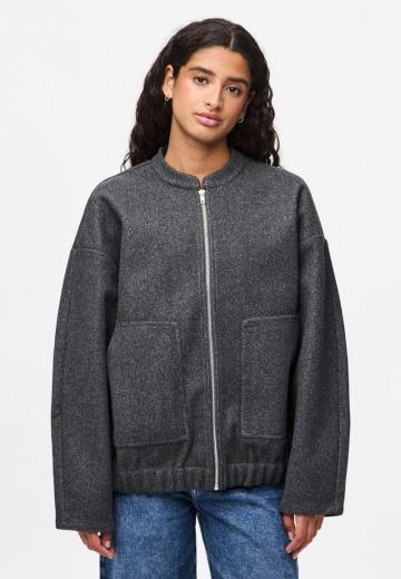 Куртка с накладнымит карманами