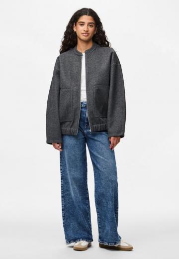 Куртка с накладнымит карманами