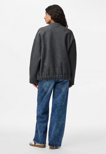 Куртка с накладнымит карманами