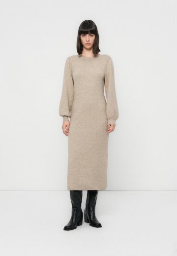 Вязаное платье