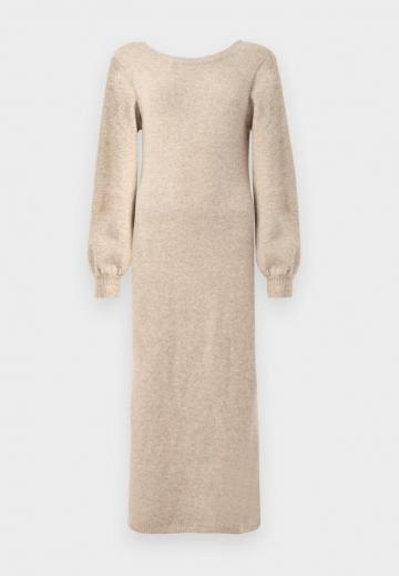 Вязаное платье