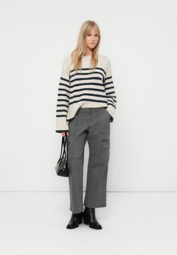 Пуловер в полоску