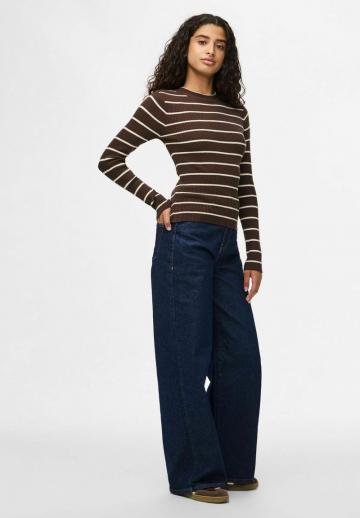 Пуловер в полоску