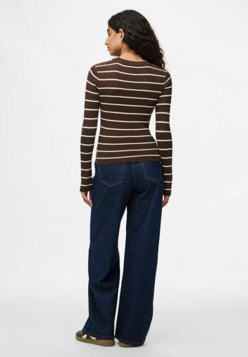 Пуловер в полоску