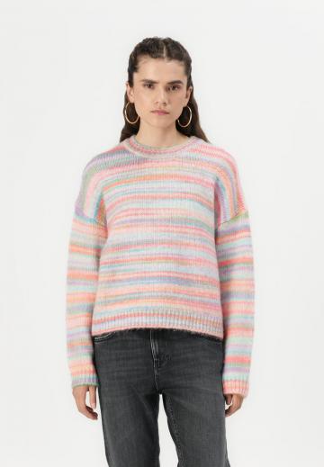 Пуловер в полоску