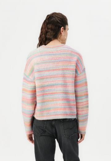 Пуловер в полоску
