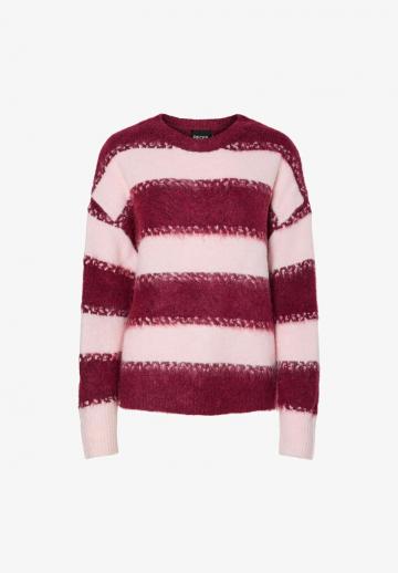 Пуловер в полоску
