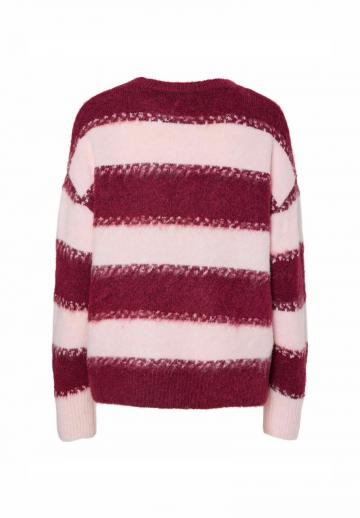 Пуловер в полоску