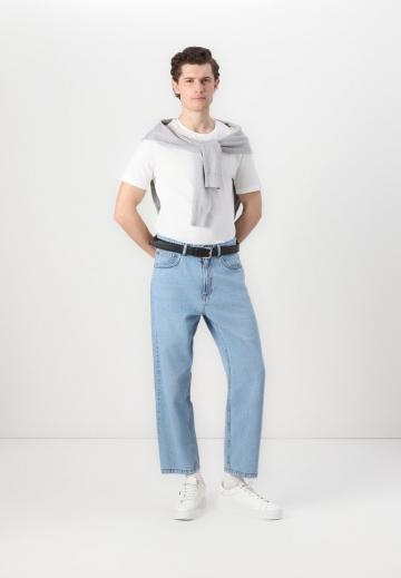 Прямые джинсы