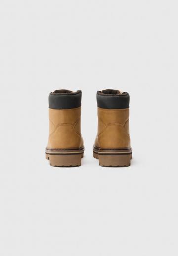 Ботинки на шнуровке