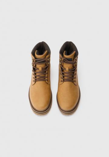 Ботинки на шнуровке