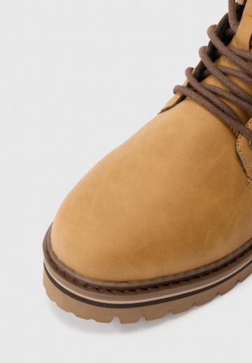 Ботинки на шнуровке