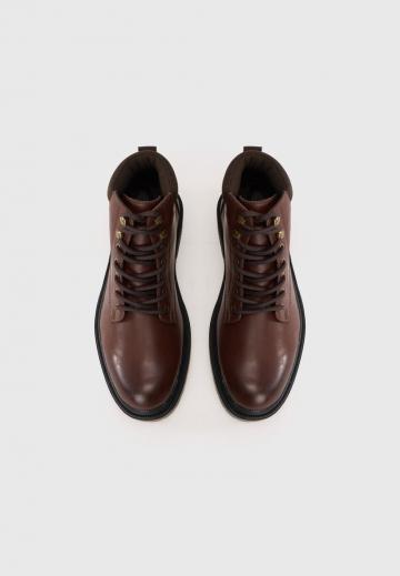 Ботинки на шнуровке