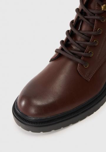 Ботинки на шнуровке