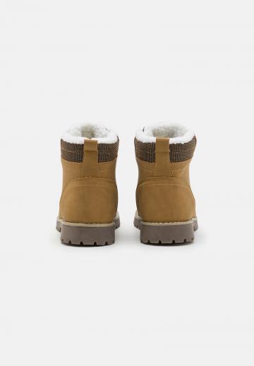 Зимние ботинки