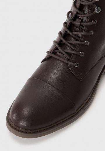 Ботинки на шнуровке